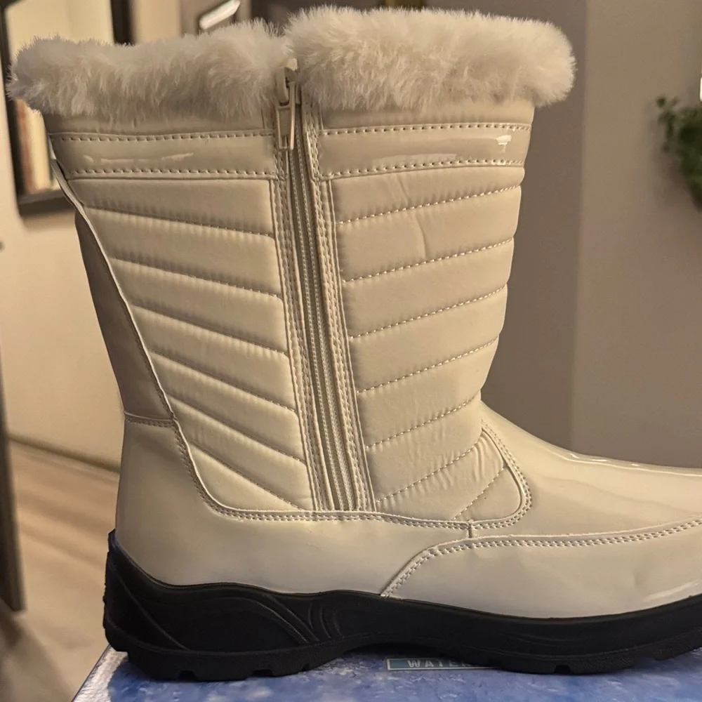 Easy Street SIZE 12 Women's Frazer Slip Resistant and Waterproof Side Zip Boots